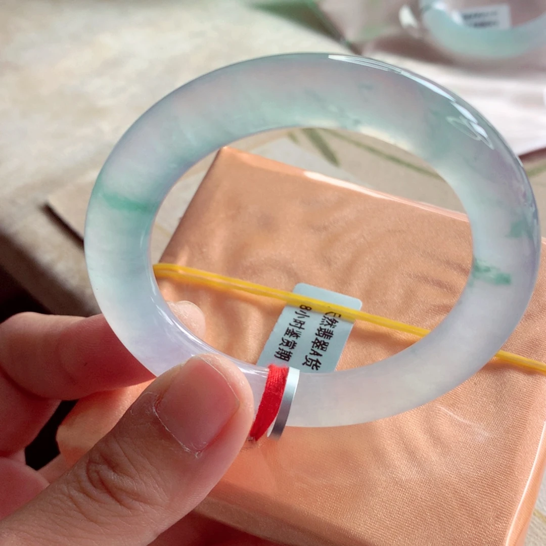 翡翠未镶嵌手镯（圆镯）师妹52.5冰玻种幻彩飘翠（8号）