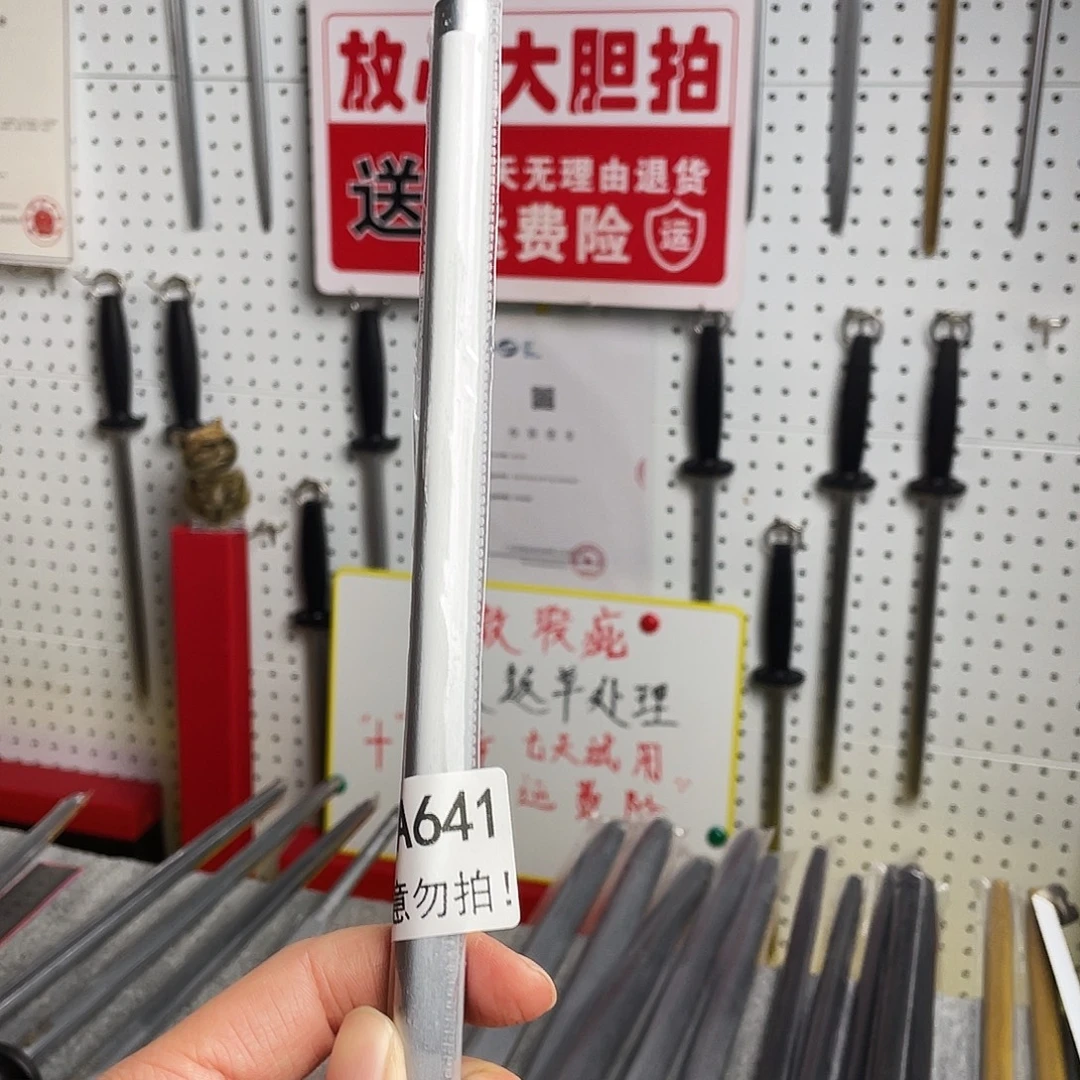 辉****微瑕疵12寸一体成型超细纹花梨木手柄——641