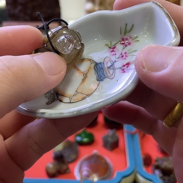 瓷片精致雕刻工艺