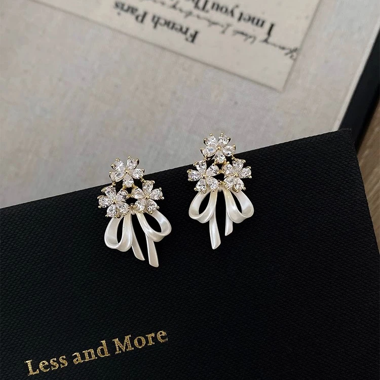 合金亚克力耳饰 法式重工仙气花朵蝴蝶结耳钉女2024新款手捧花设