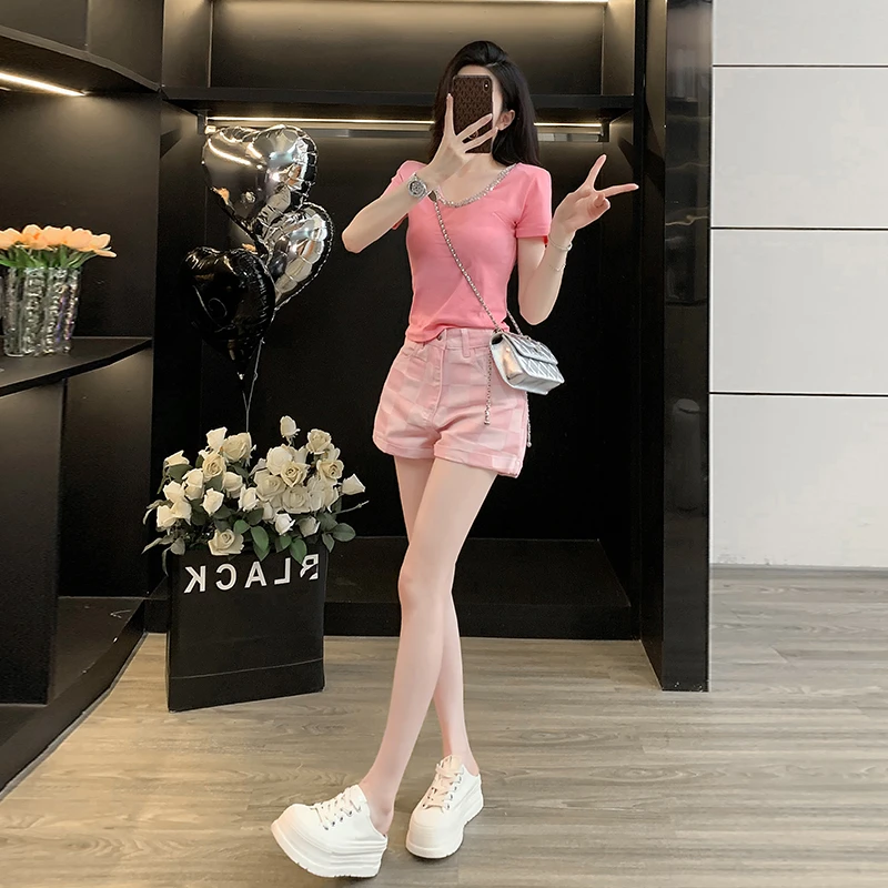 2025新款夏季时尚烫钻V领短袖t恤牛仔短裤子一整套ootd穿搭套装女