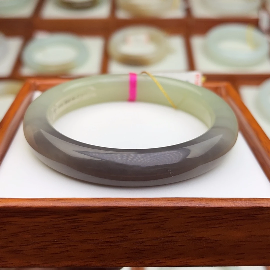 和田玉未镶嵌手镯60