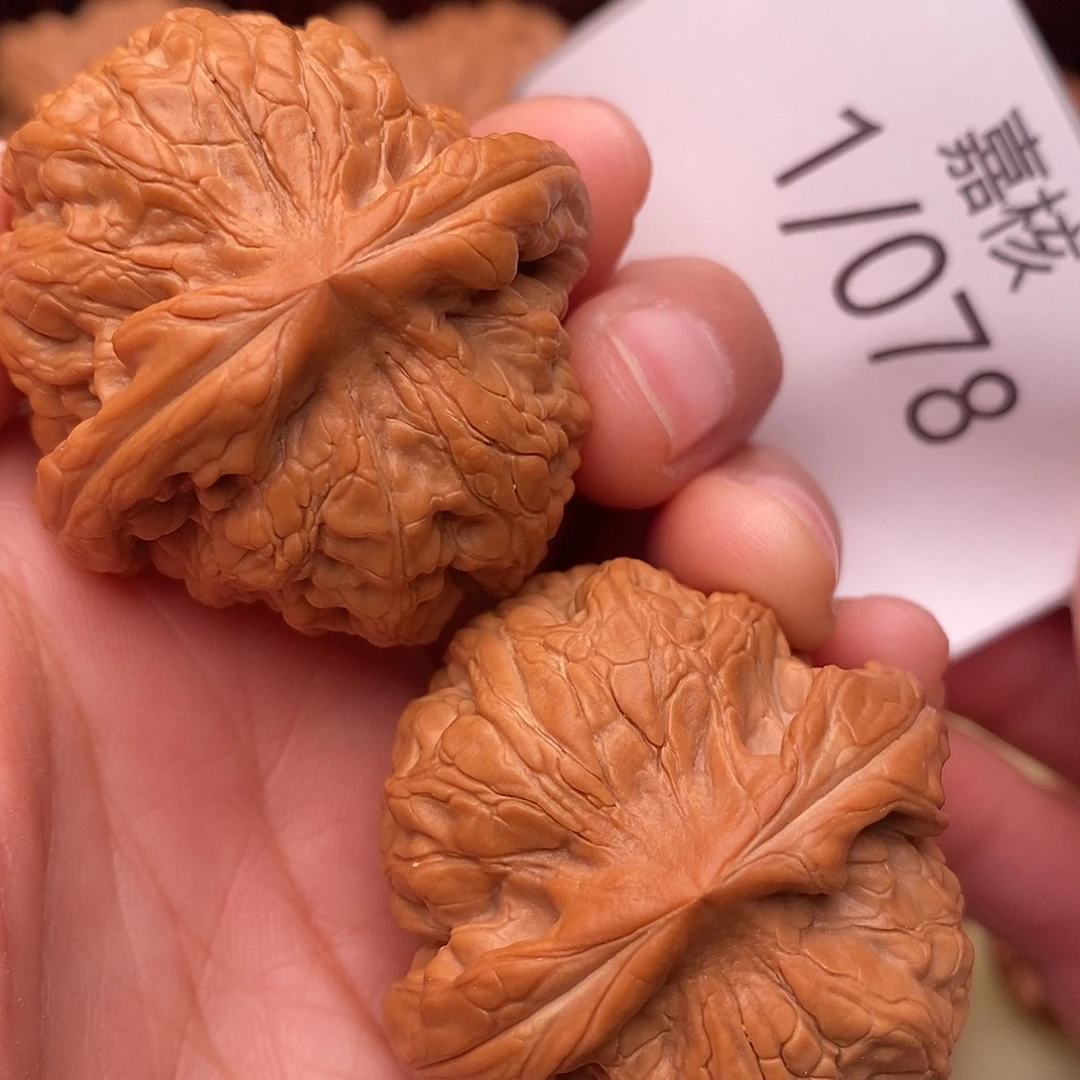 文玩核桃把件41红锦鲤