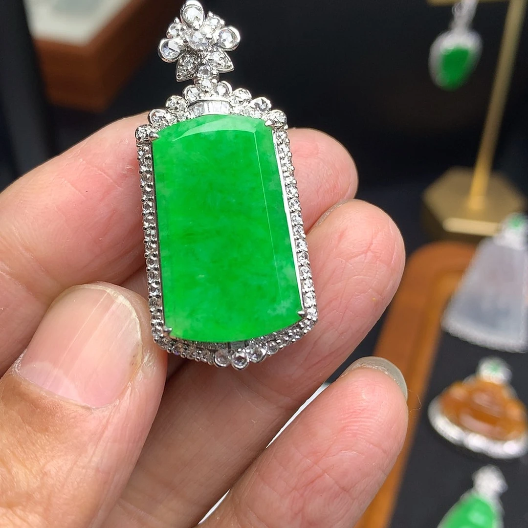 翡翠颈饰18K金镶嵌昭*吊坠