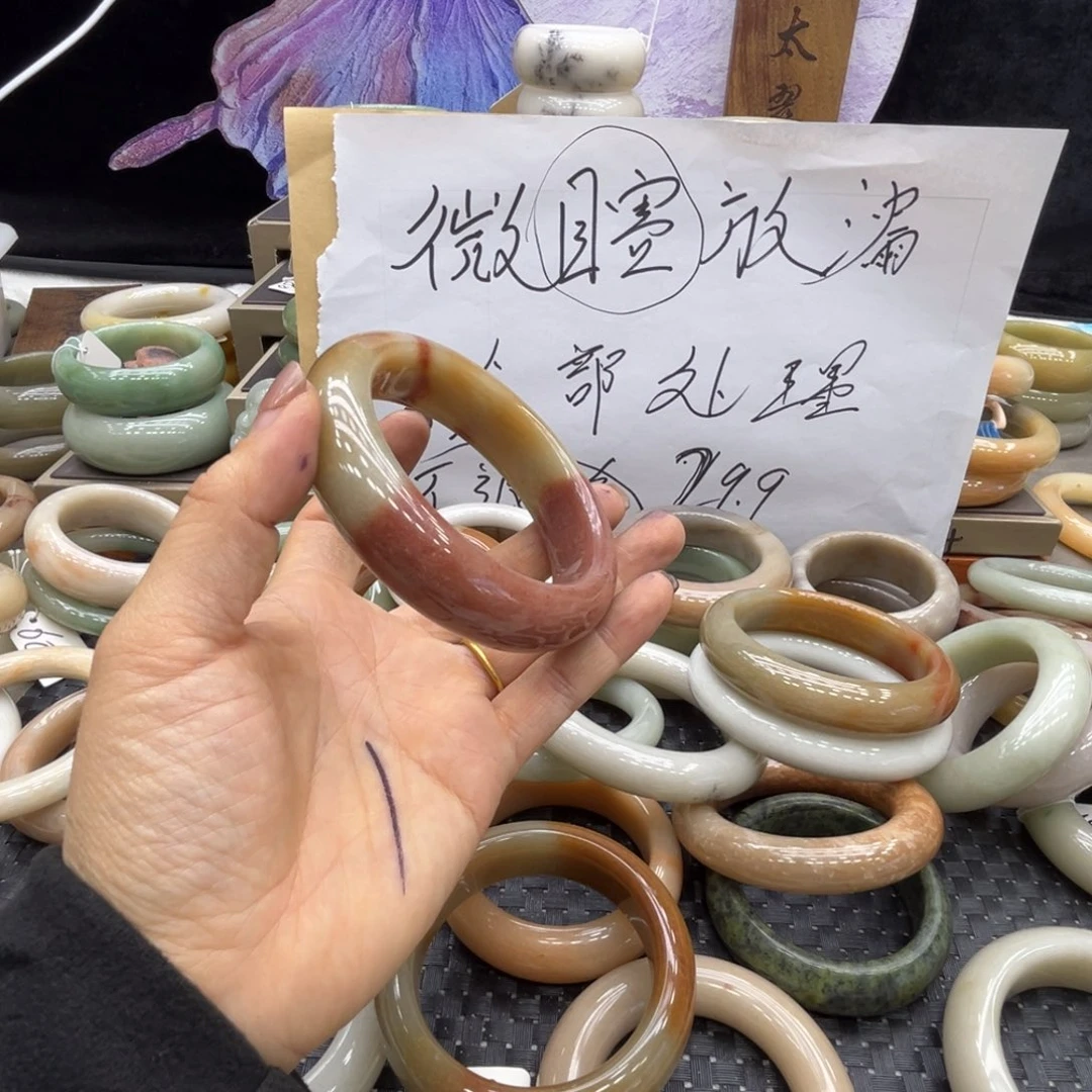 花***沐石英质玉未镶嵌手镯