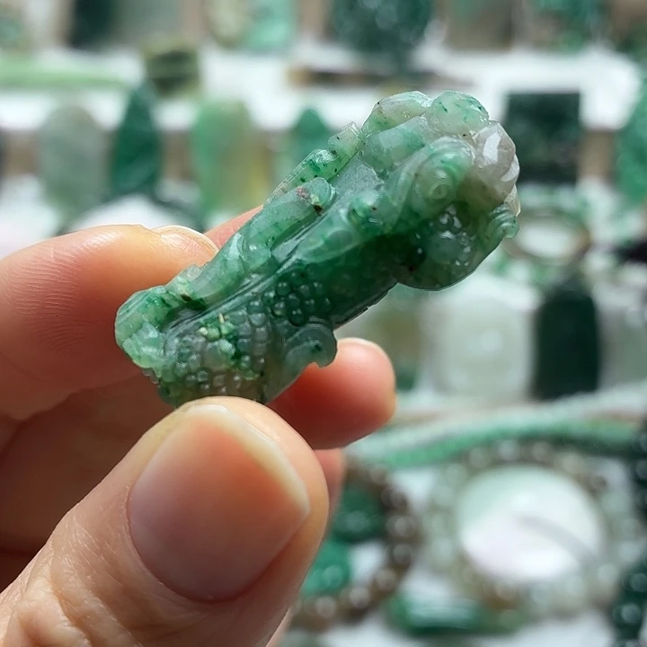 独山玉未镶嵌吊坠