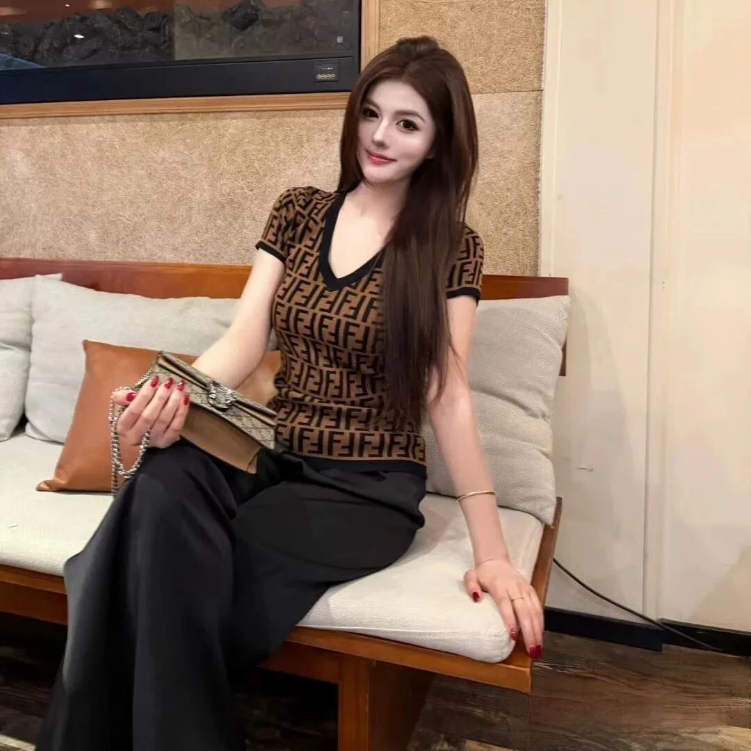 2025夏季新款印花韩版满印F字母印花V领收腰显瘦T恤衫