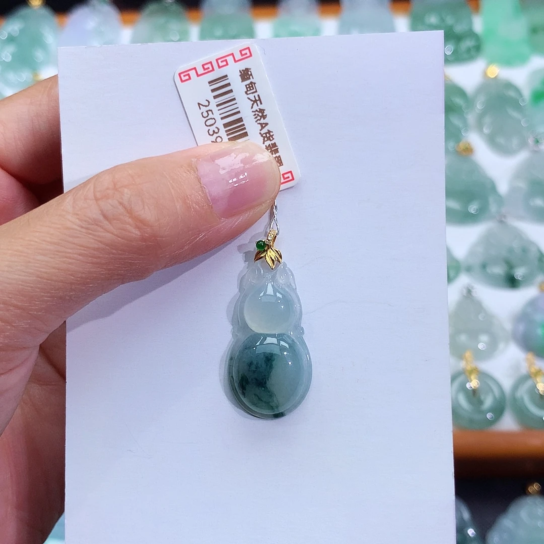 颈饰18K金镶嵌翡翠翡翠吊坠