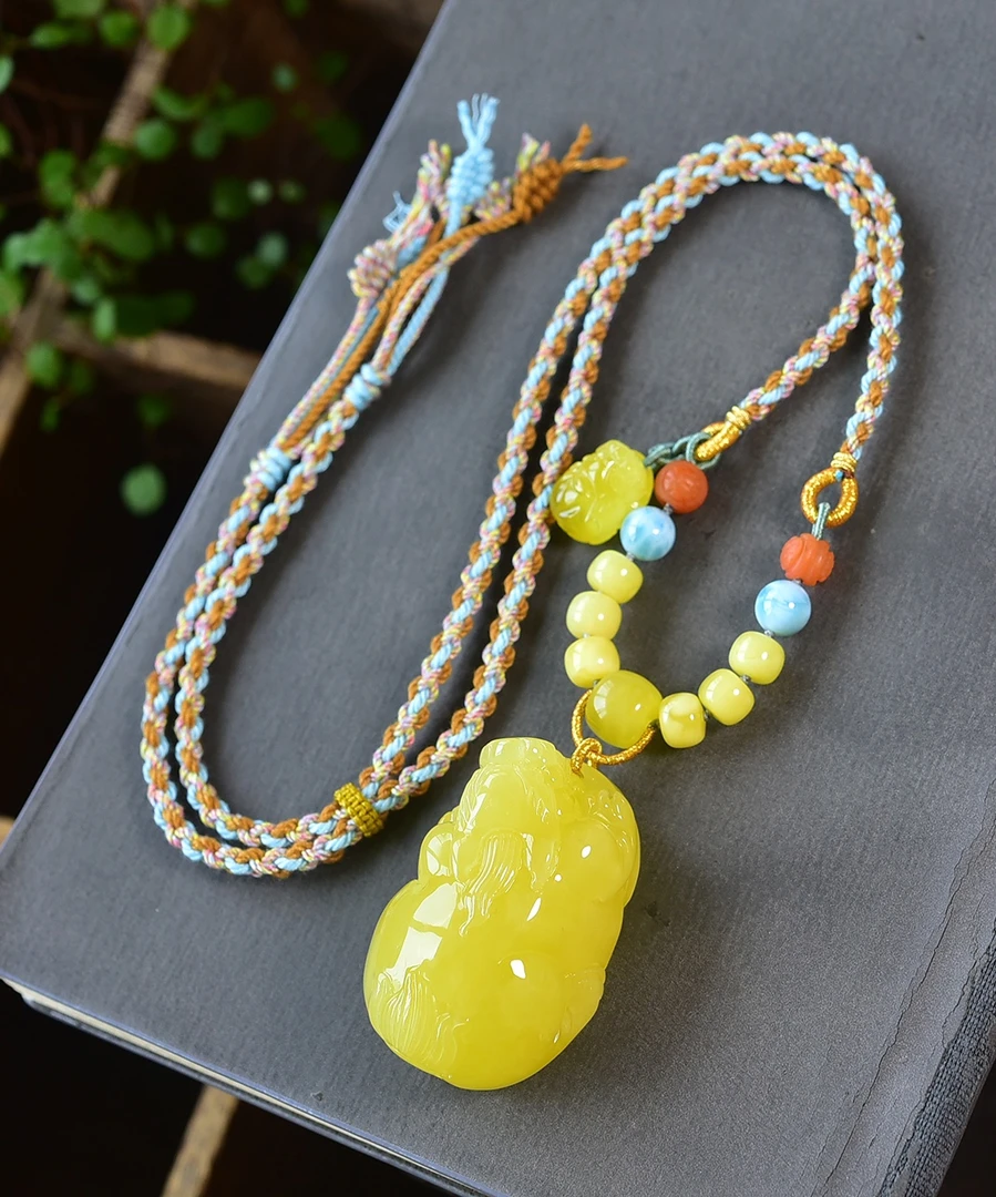 纯天然俄料鸡油黄蜜蜡招财貔貅吊坠项链 与优化无烤色～色泽均匀