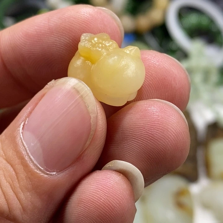 和田玉未镶嵌车挂