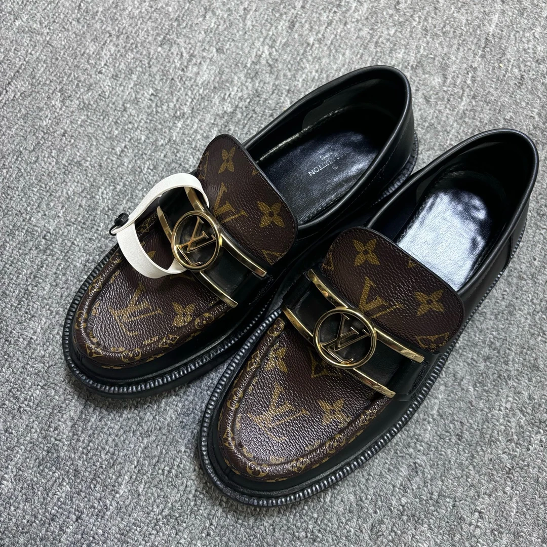 95新 LouisVuitton/路易威登 时尚舒适乐福 厚底鞋 37码/20132