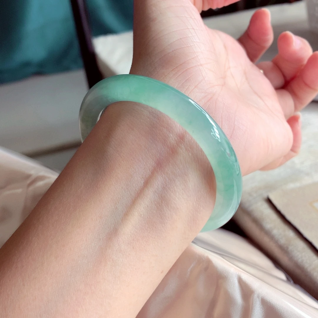 翡翠未镶嵌手镯（圆镯）54冰绿全条冰透完美超高性价比直接拍A