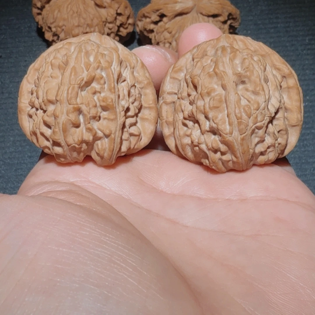 把件核桃三角白11111