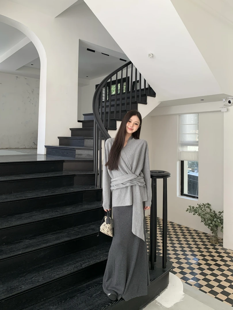 BETMASS新款春设计感气质温柔两穿斜门襟绑带针织长袖配半身裙