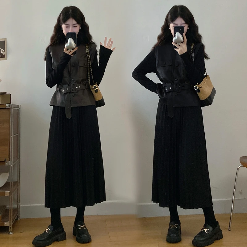 现货大码胖mm秋季新款时尚显瘦皮马甲+半高领压折长裙两件套套装