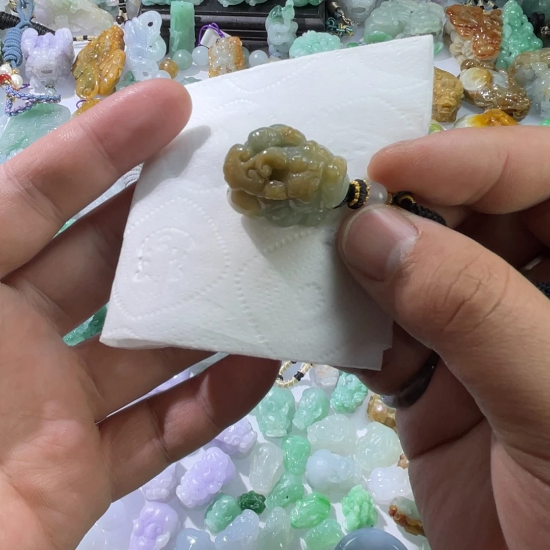 翡翠颈饰未镶嵌天然