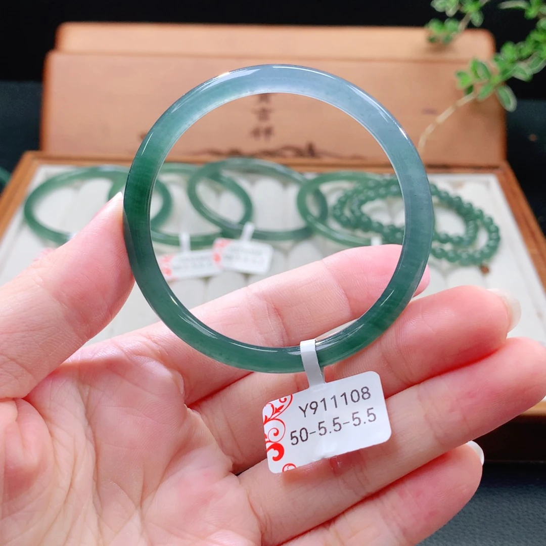 翡翠手镯（圆镯）未镶嵌
