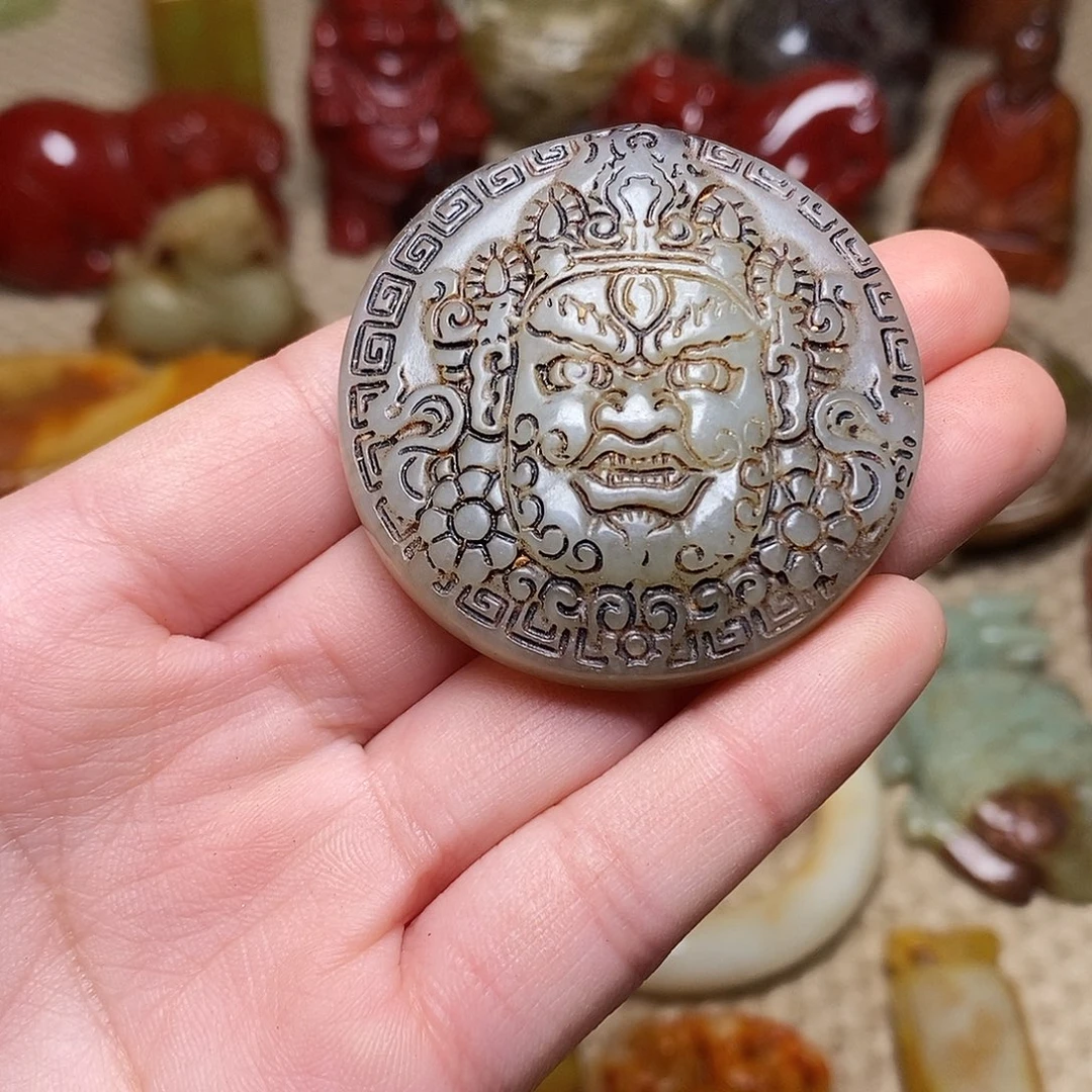 蛇纹石玉未镶嵌颈饰