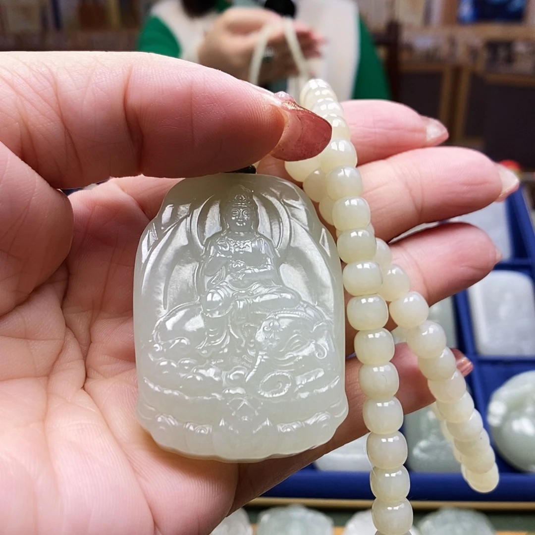 和田玉颈饰未镶嵌不****.