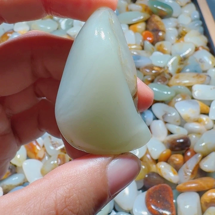 和田玉（糖玉）未镶嵌颈饰38克