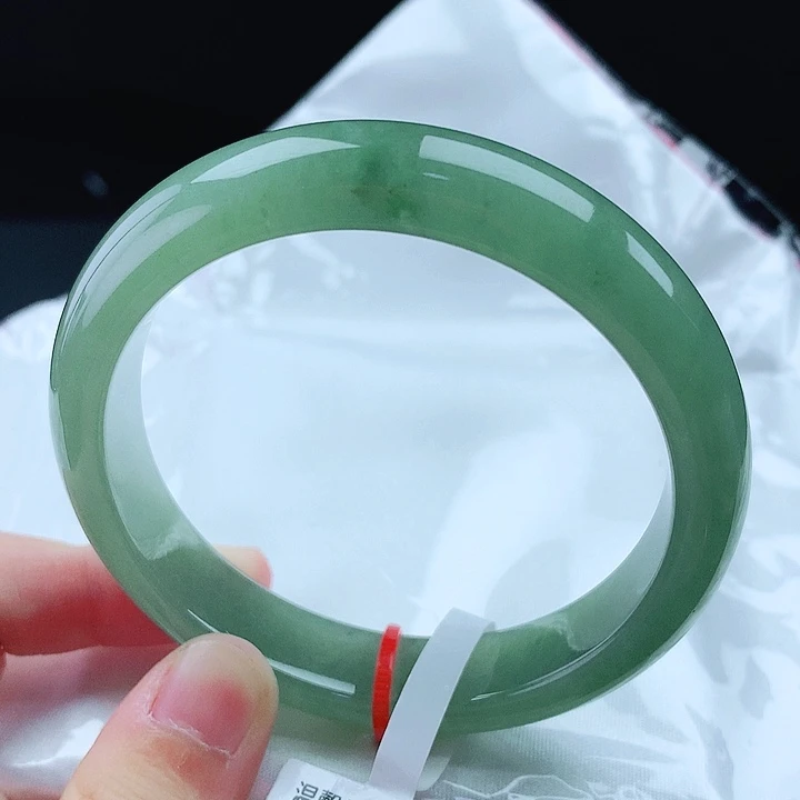 翡翠手镯未镶嵌56圈