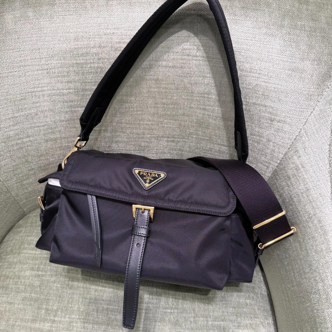 未使用 Prada/普拉达 prada  中号尼龙邮差包