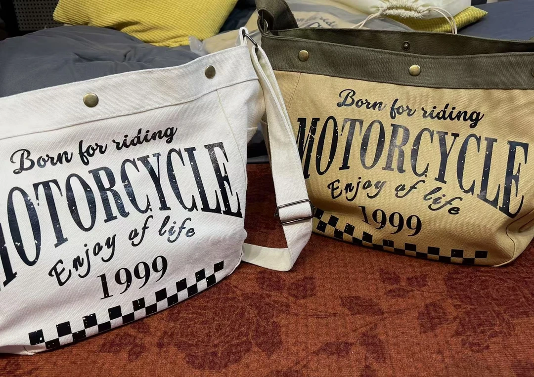 报童包美式复古工装摩托机车字母印花边包骑行斜挎包邮差帆布包