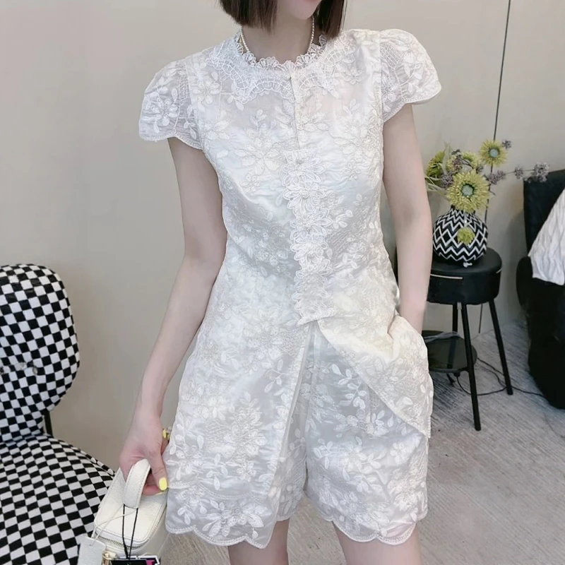 欧洲站贵气感立领蕾丝小飞袖套装2025洋气少女开叉衬衫短裤两件套