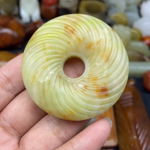 未镶嵌蛇纹石玉颈饰98