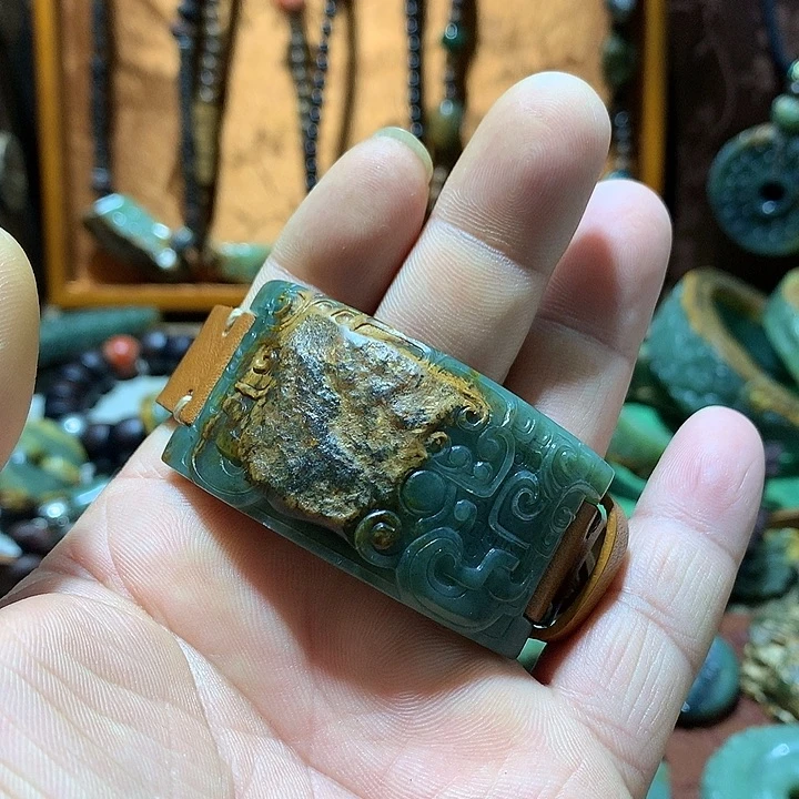 未镶嵌岫岩河磨玉（透闪石质玉）挂件