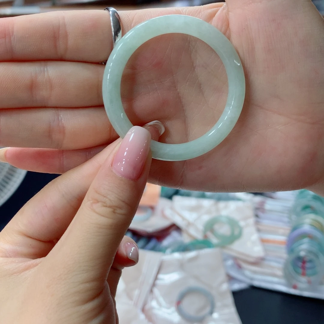 翡翠手镯未镶嵌上**水买断