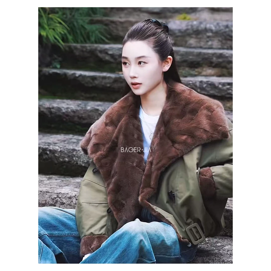 55-【品宣】宝儿家含幂BH23825309秋冬十字貂毛翻领鹅绒牛角扣外套