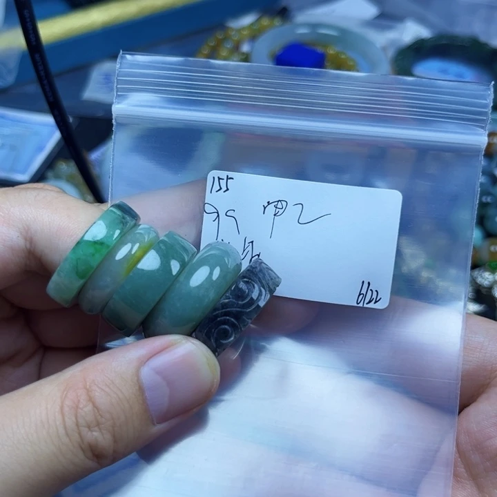 甲***丁翡翠戒指未镶嵌翡翠
