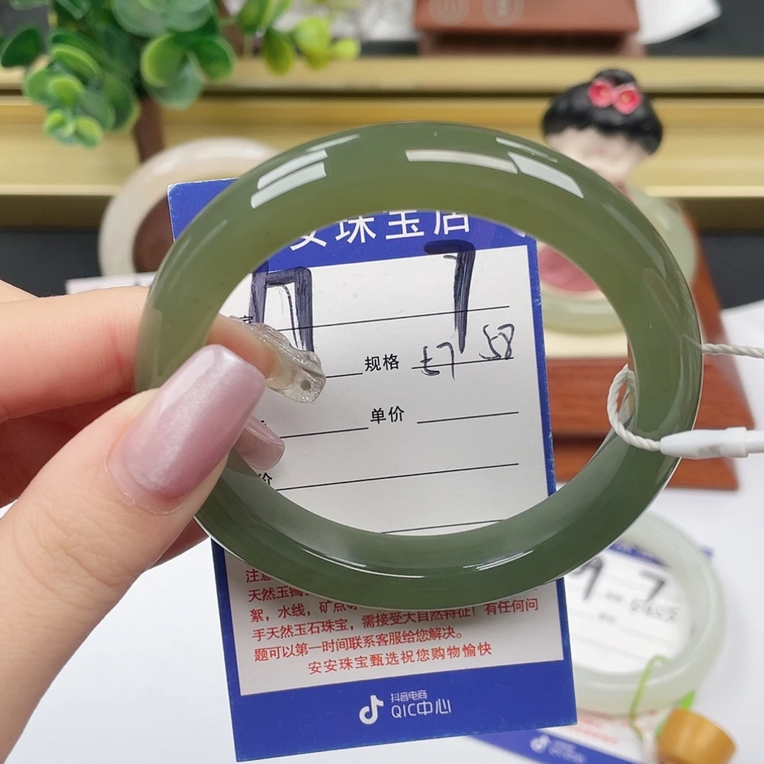 和田玉未镶嵌手镯