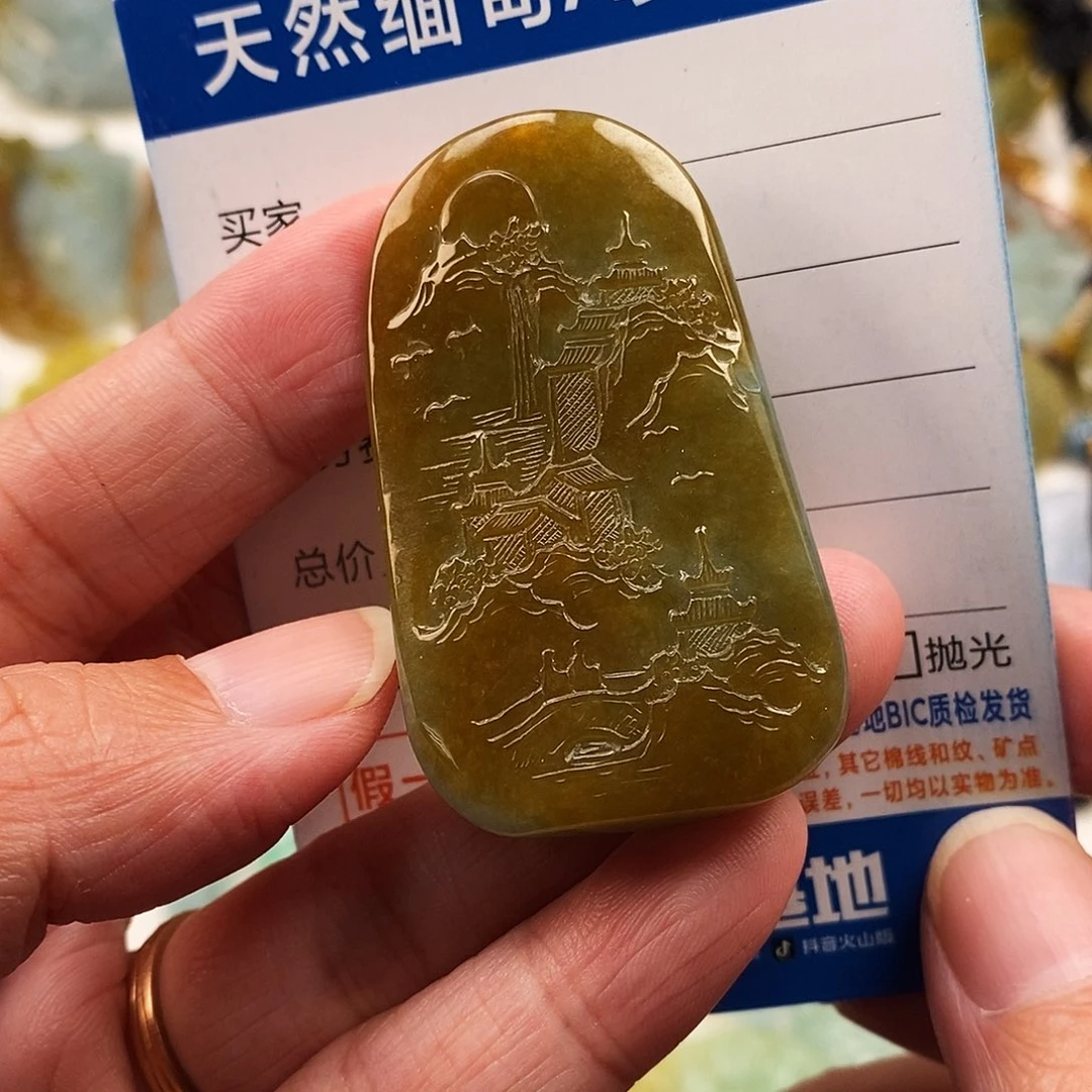 翡翠未镶嵌颈饰山水