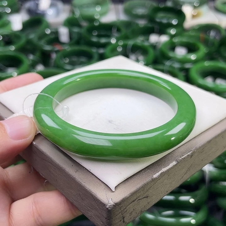 未镶嵌手镯和田玉（碧玉）