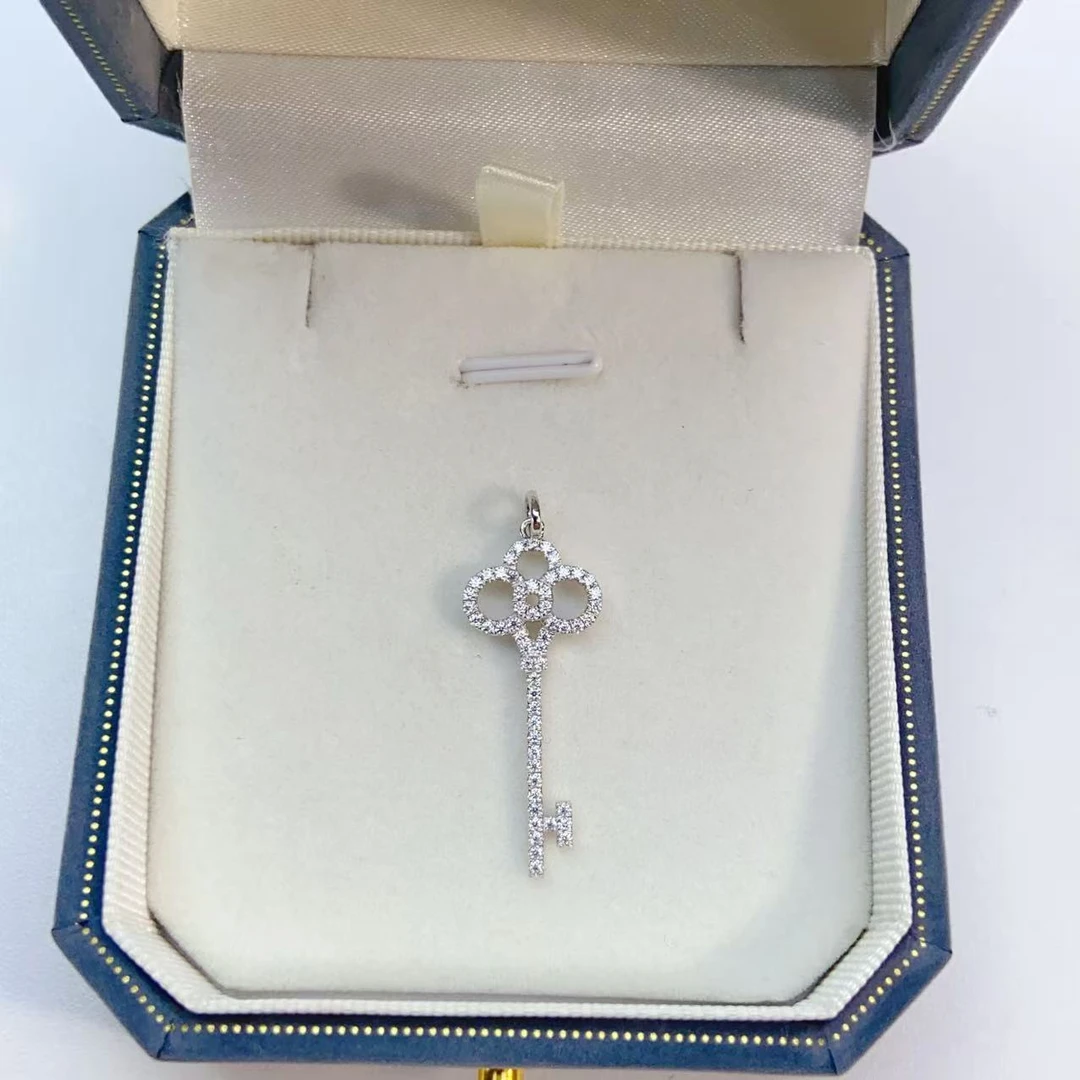 Pt950铂金镶嵌钥匙吊坠2.32克铂金吊坠时尚