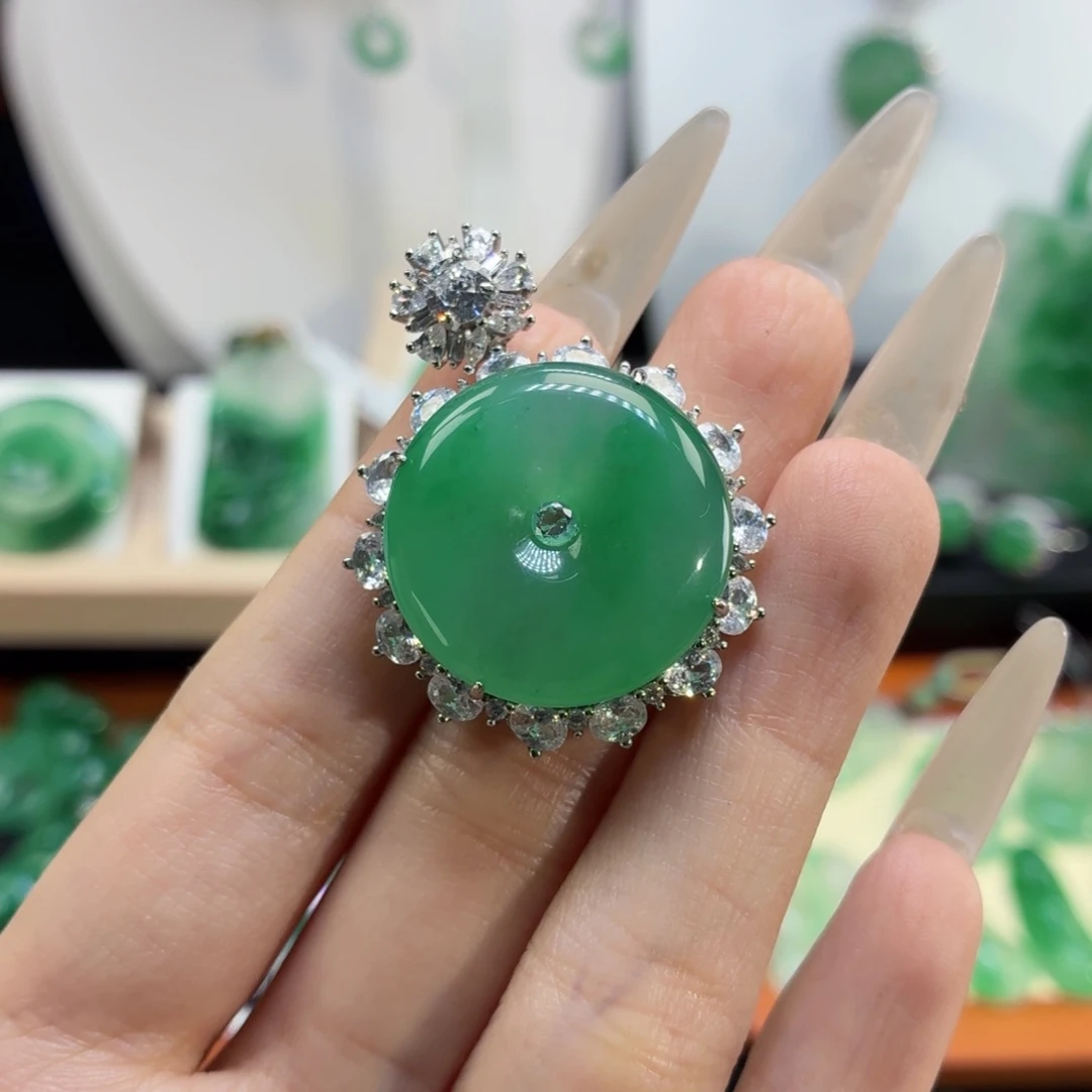 石英质玉（非洲翠）未镶嵌颈饰AB