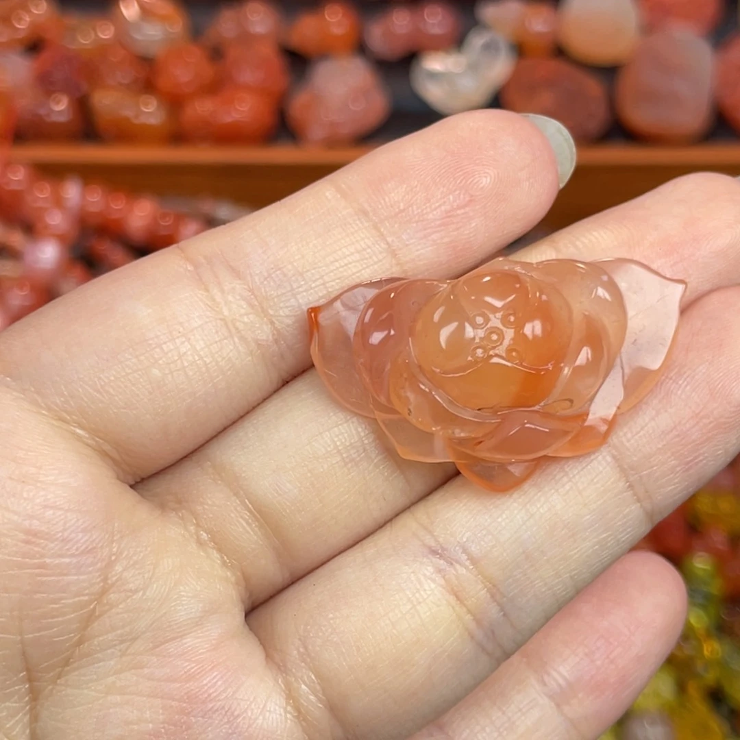 未镶嵌小配饰南红玛瑙莲花手牌