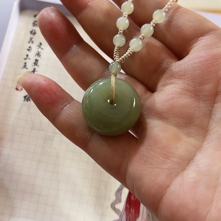 L***9和田玉未镶嵌颈饰