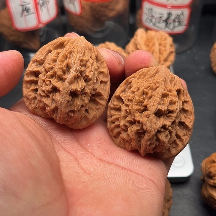 和***尘把件文玩核桃虎头43