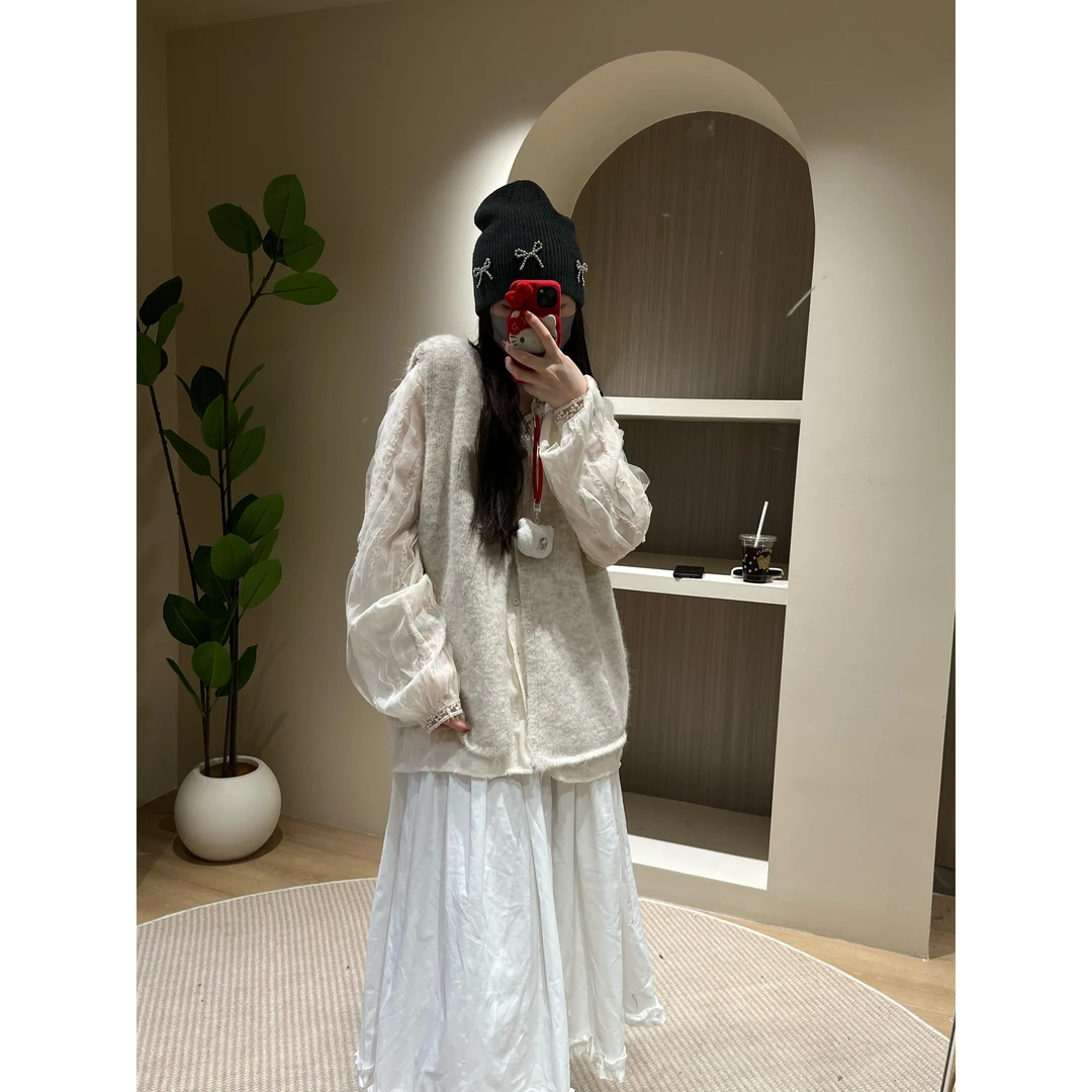 E313宽松显瘦V领单排扣花边蕾丝长袖T恤女春季百搭打底衫上衣