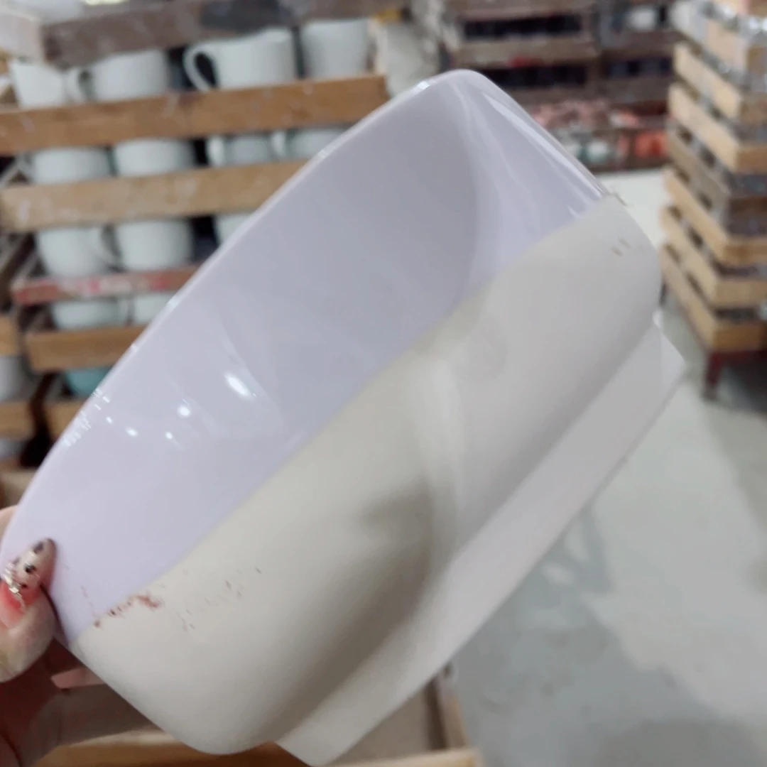 有孔，陶瓷花盆满10米包邮发货。微瑕介意慎拍