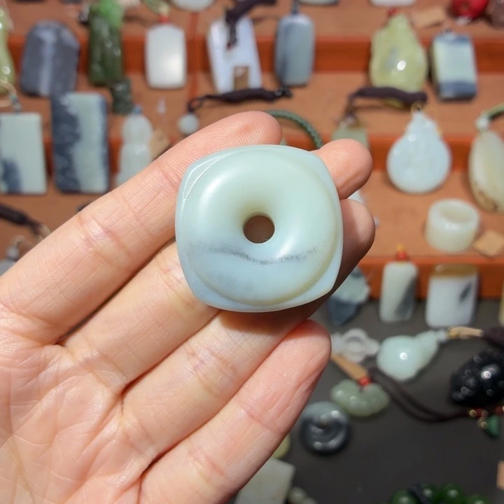 Z***H和田玉未镶嵌颈饰