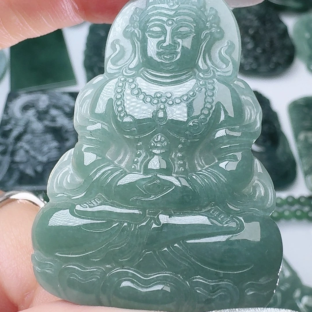 翡翠未镶嵌颈饰多样性发其一