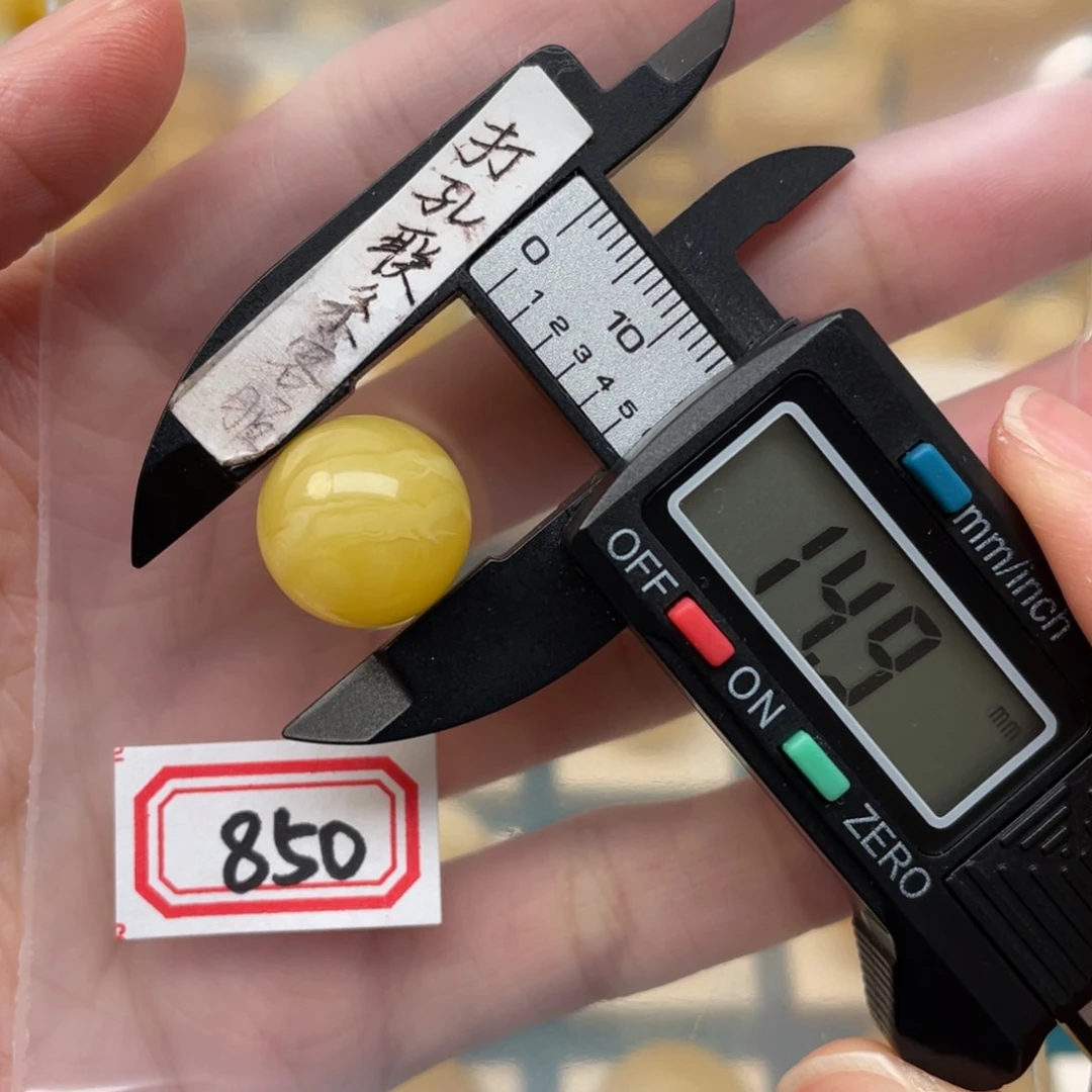 蜜蜡裸石未镶嵌小**走