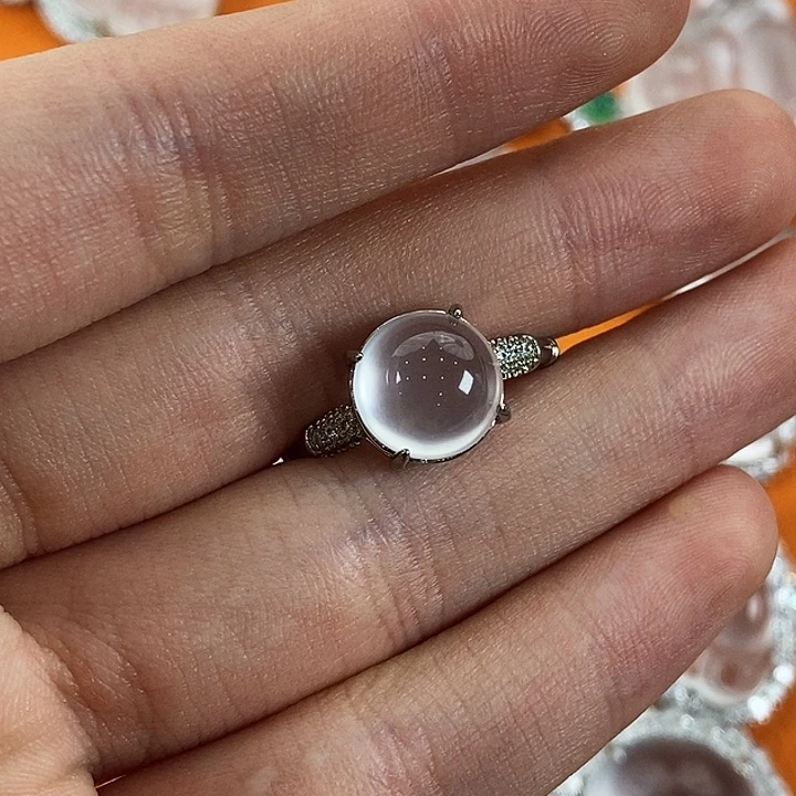 小***妈石英质玉未镶嵌颈饰