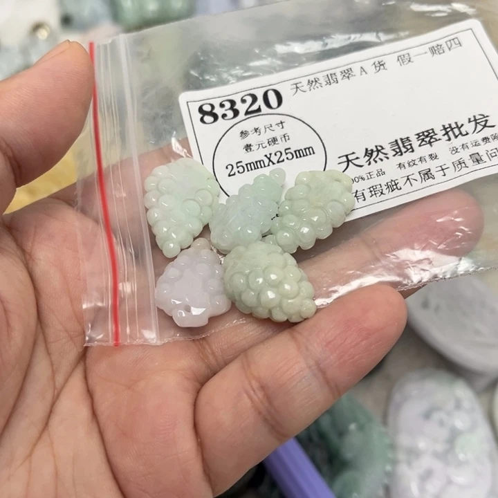 翡翠未镶嵌颈饰8320
