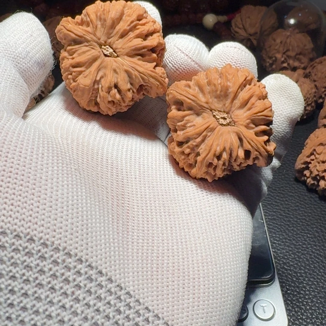 ****。文玩核桃吊坠有黄有色差