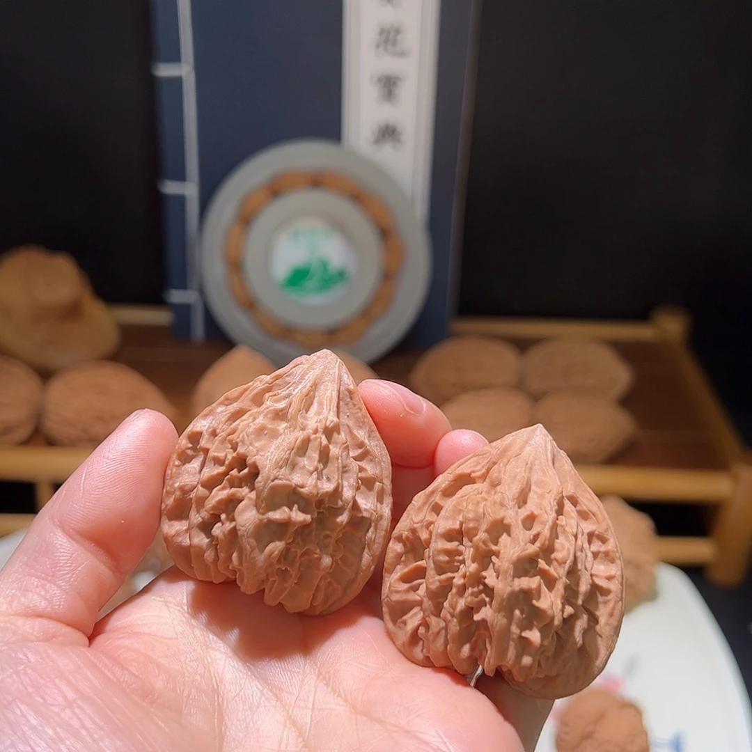 刘***人文玩核桃把件川云